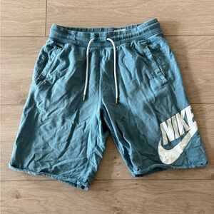Nike Men’s shorts size small